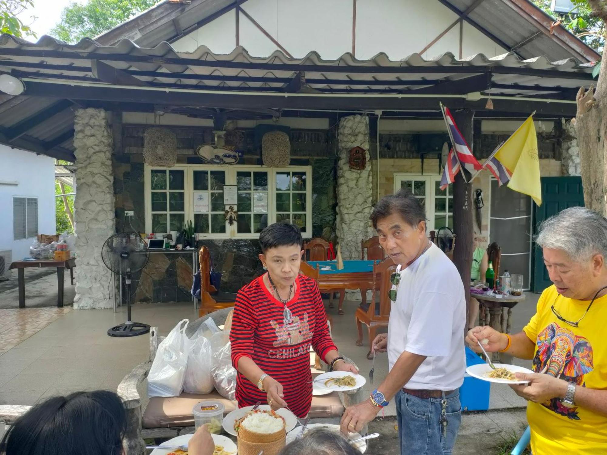 บ้านอิงเมยแคมป์ แก่งกระจาน Ban Phu Bon Esterno foto